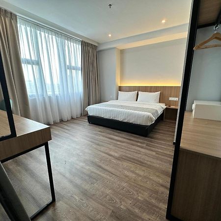 56 Hotel Kuching Buitenkant foto