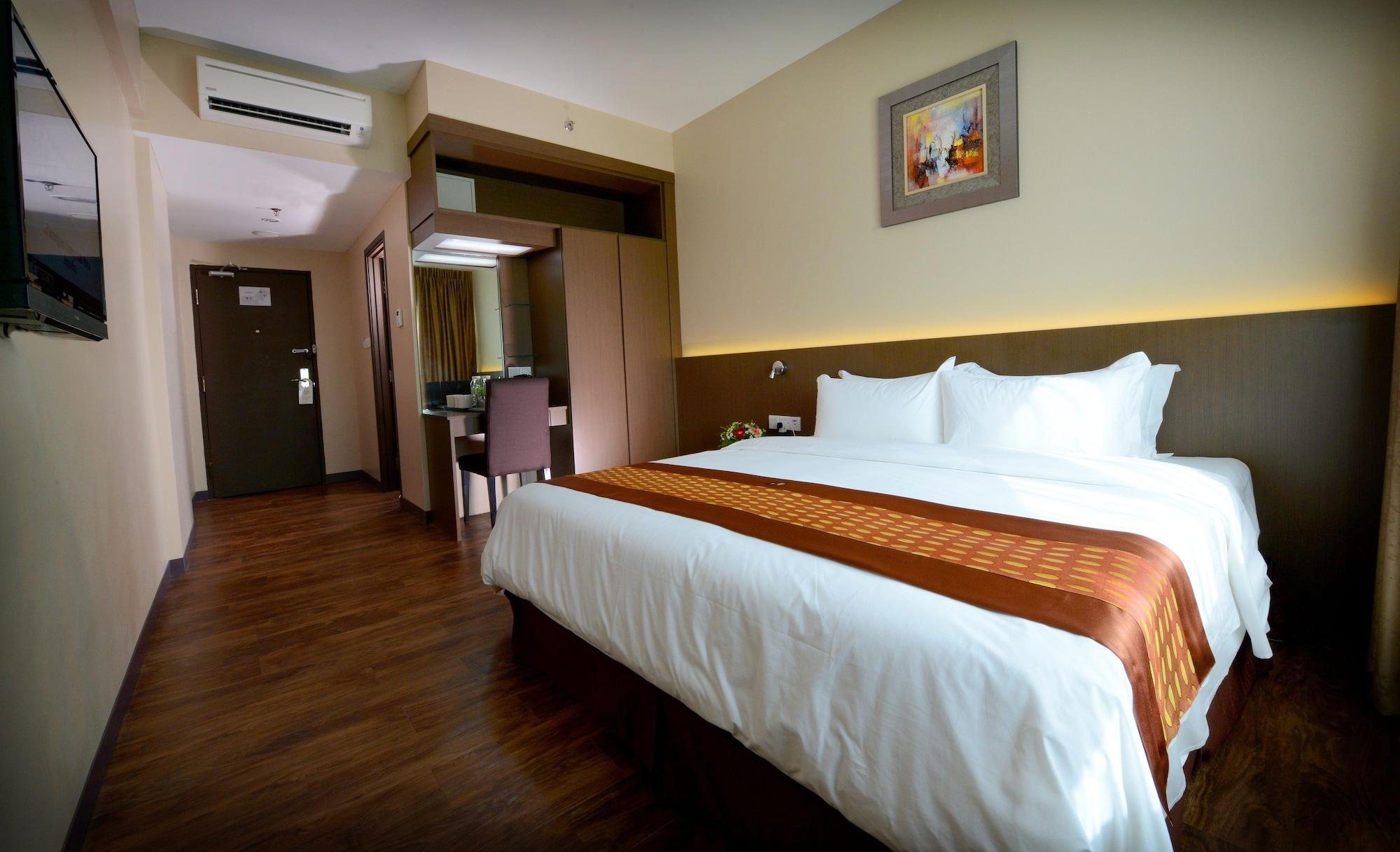 56 Hotel Kuching Buitenkant foto