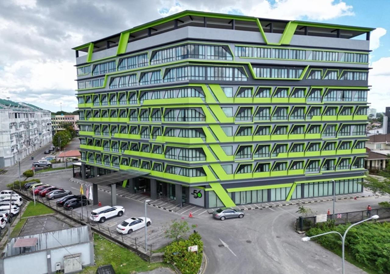 56 Hotel Kuching Buitenkant foto