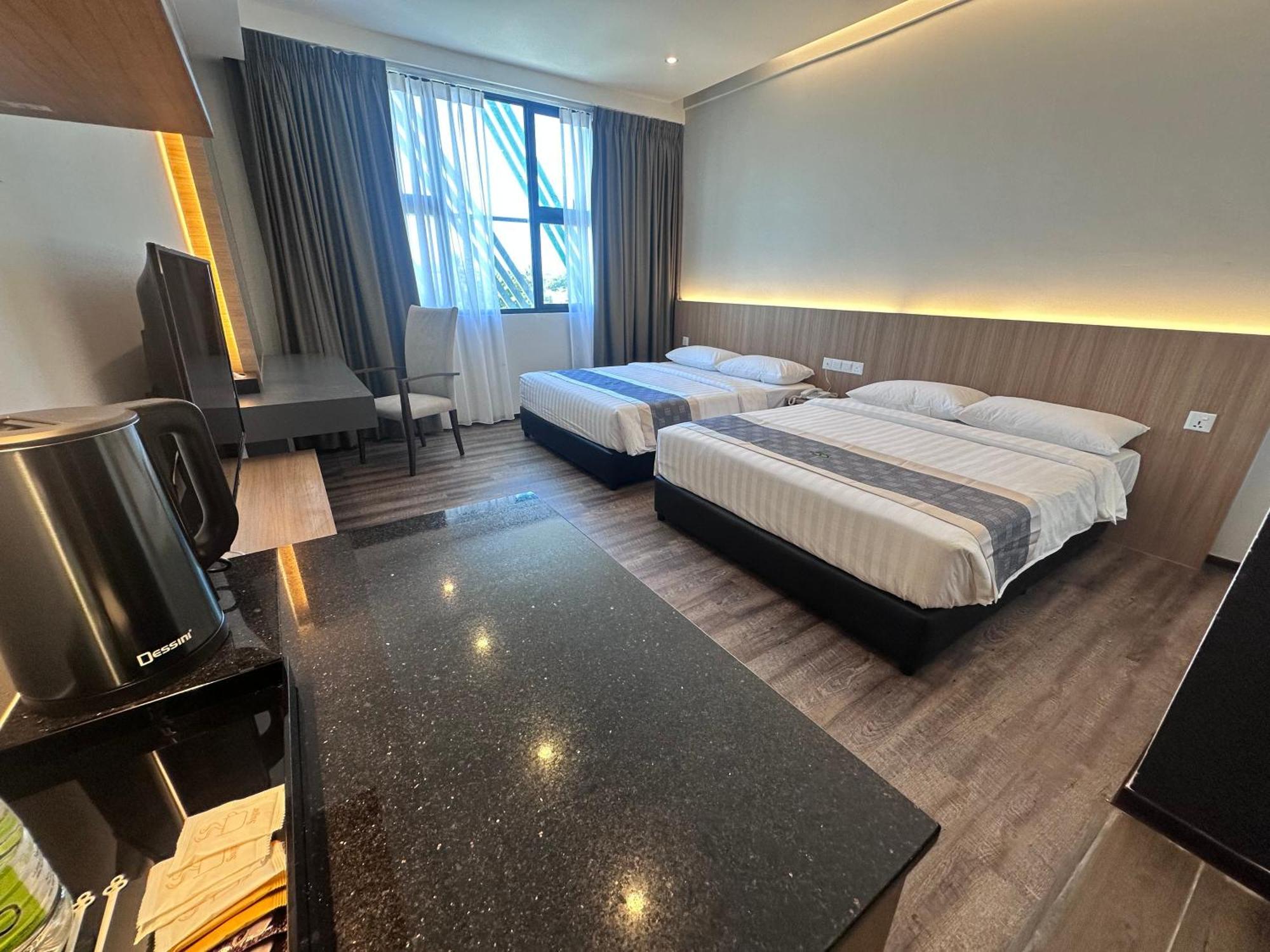 56 Hotel Kuching Buitenkant foto