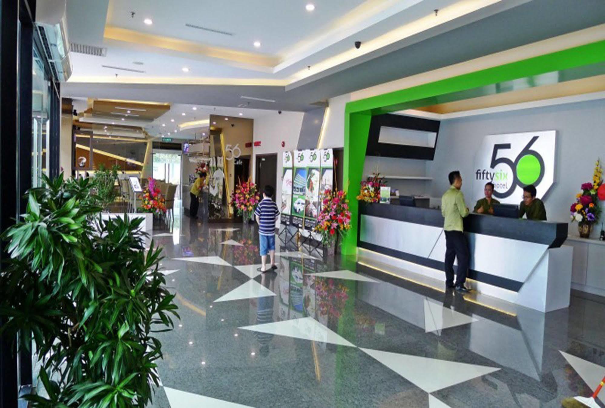 56 Hotel Kuching Buitenkant foto
